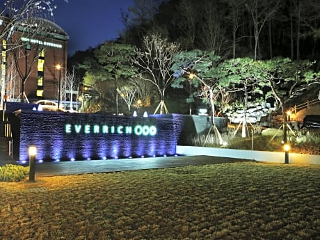 Everrich Hotel