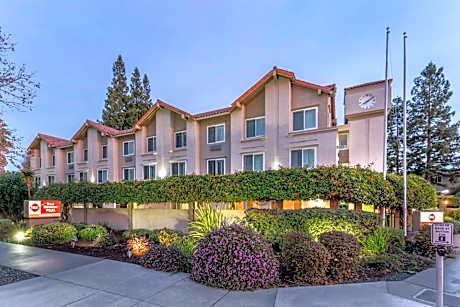 Best Western Plus Airport Plaza