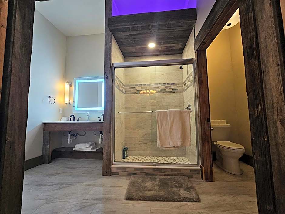 Eaglescape Suites and Event Center