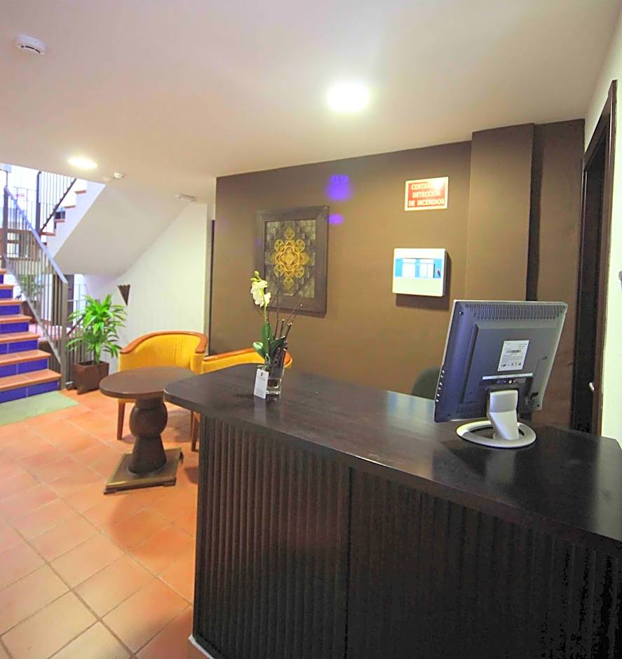 I AM La Posada Hotel and Apartment