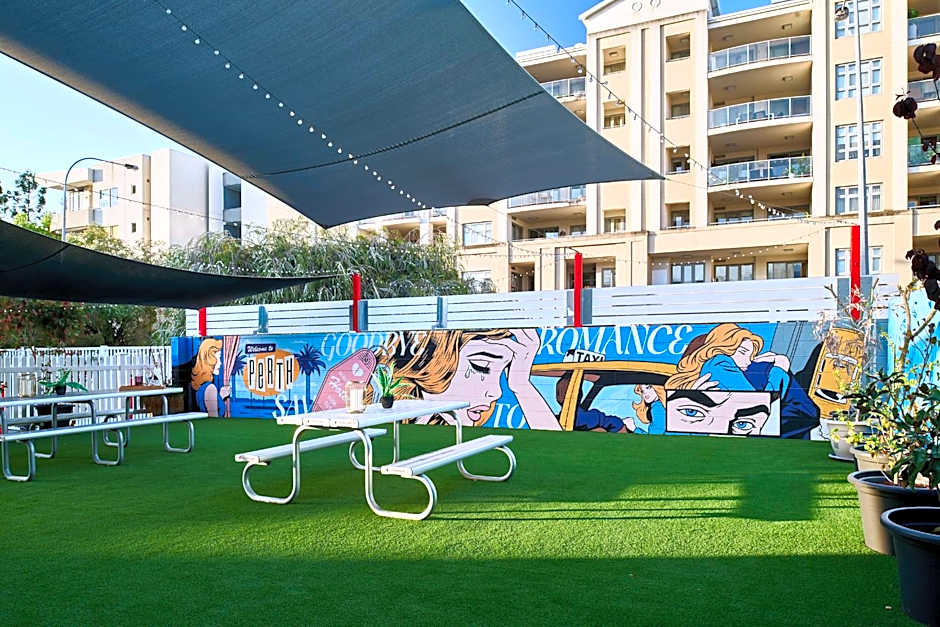 Baileys Parkside Motel by VetroBlu