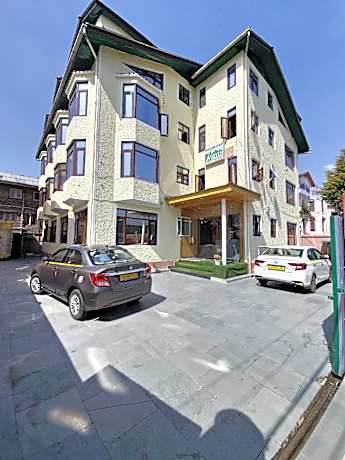 Seven Hills HotelSrinagar ByHim Haluts hospitality