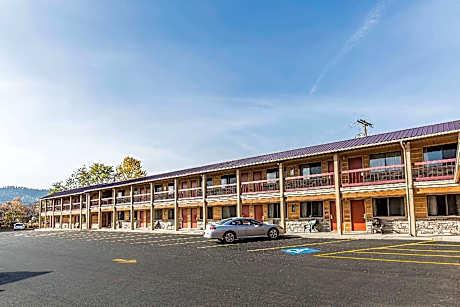 Econo Lodge Inn & Suites Kalispell - Glacier National Park Gateway