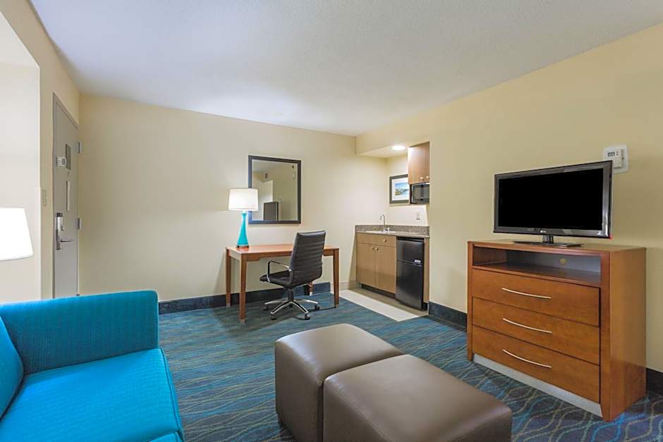 Holiday Inn Express Hotel & Suites Wilmington-University Ctr By IHG