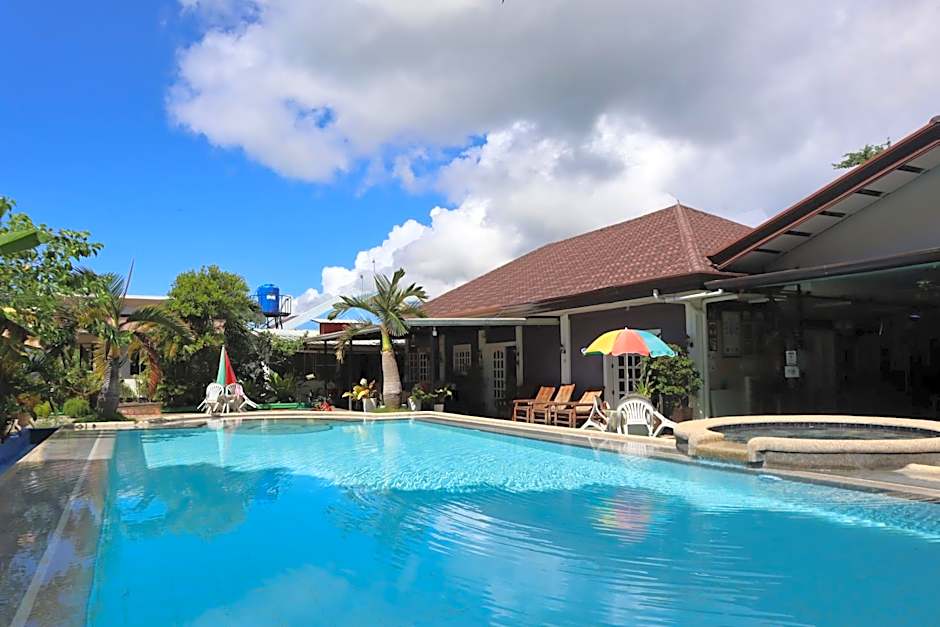 Ice Bear Bar & Tourist Inn