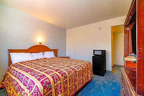 1 King Bed & 2 Full Bed