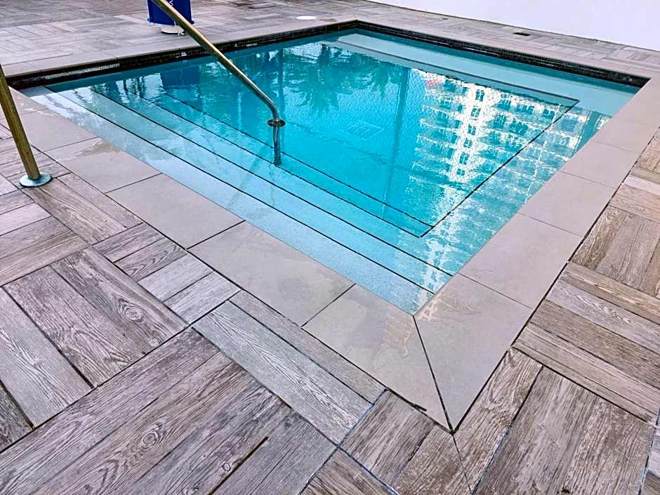 Modern Waterfront Retreat with Scenic Views