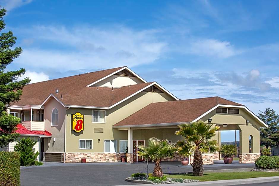 Super 8 by Wyndham Fortuna