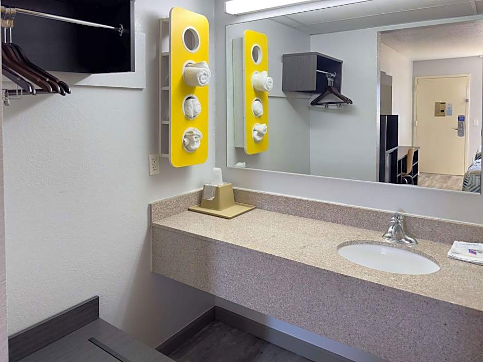 Motel 6-Dyersburg, TN