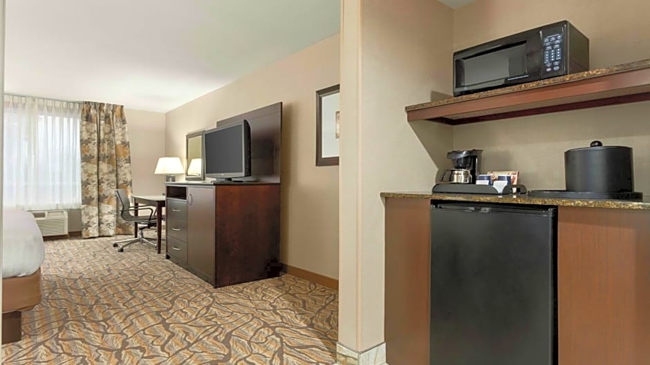 Holiday Inn & Suites Williamsburg-Historic Gateway
