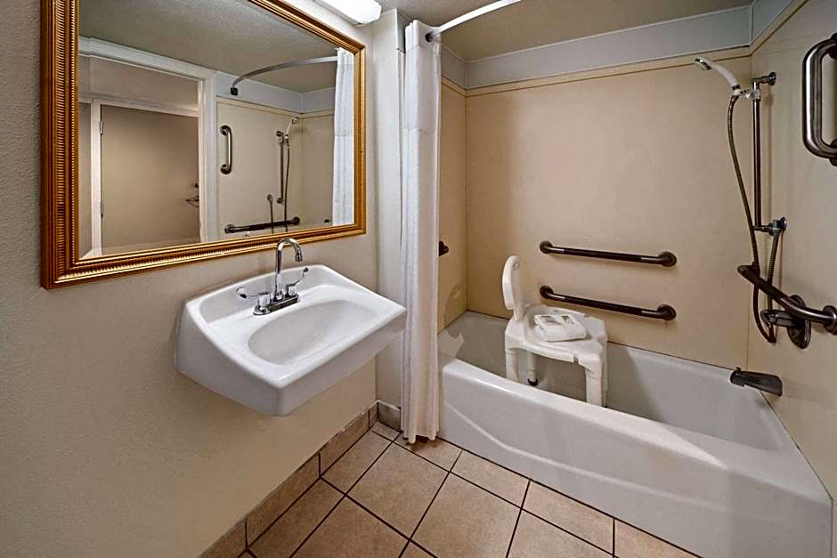 Days Inn by Wyndham Biloxi Beach