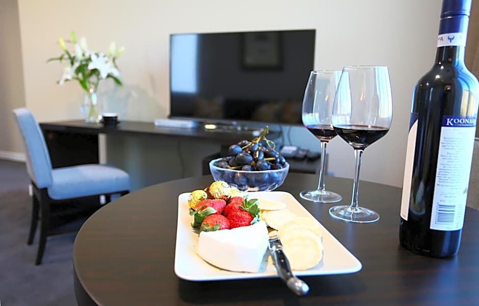 Springfield Lakes Hotel