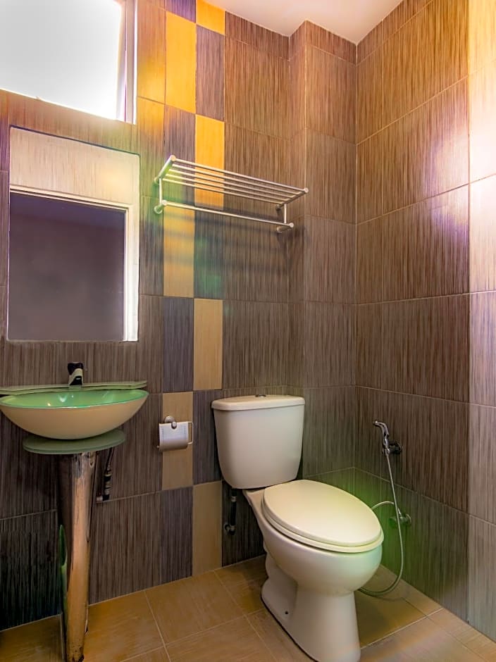 Super OYO 43930 Hotel Esplanade