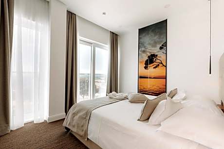 Deluxe Double Room with Balcony and Sea View