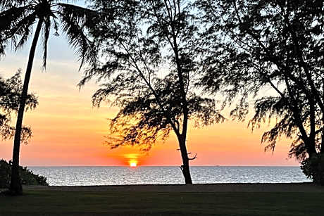 Baan Mai Khao - 2 Bedroom Luxury Condo - Direct Pool & Beach Access