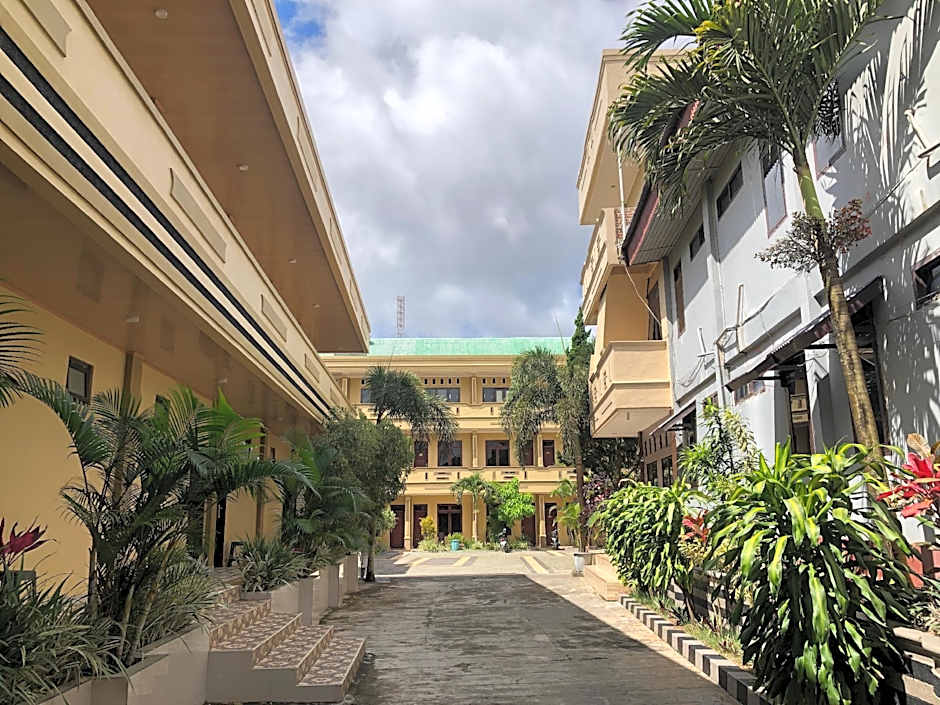 Photo 1 of 20 of Hotel Bahagia Dua
