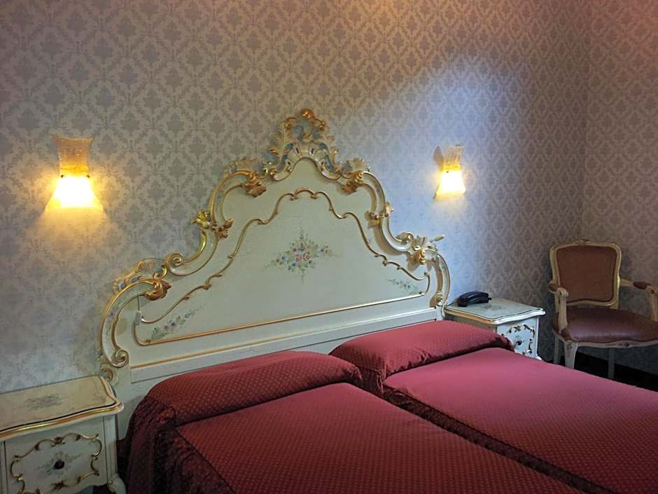 Hotel Diana