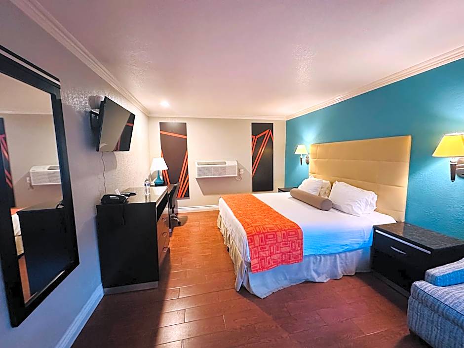 Casa Blanca Hotel & Suites Orange SR-55 Freeway, Near Honda Center, Chapman University, Disneyland