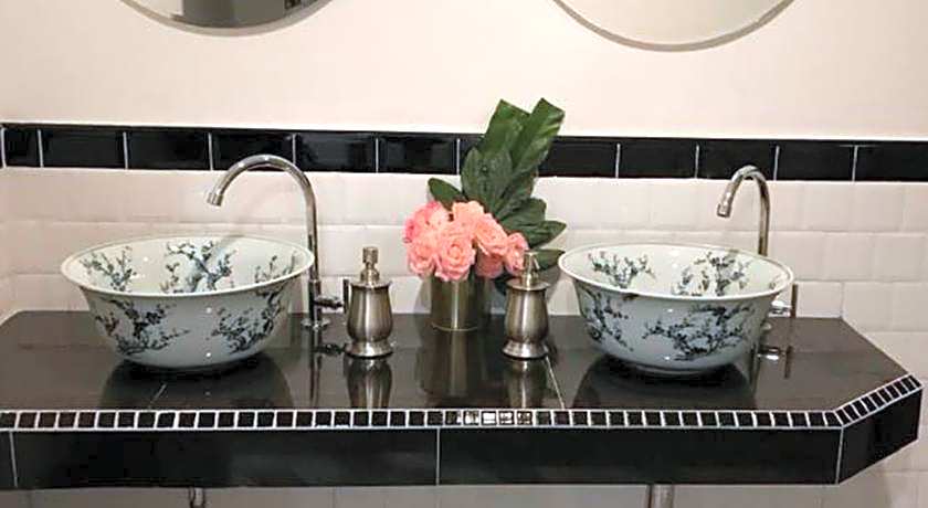 Bloom Boutique Hotel and Cafe