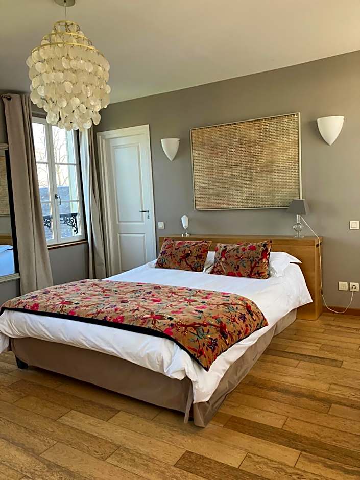 Photo 1 of 8 of Superior 1 Queen Bed