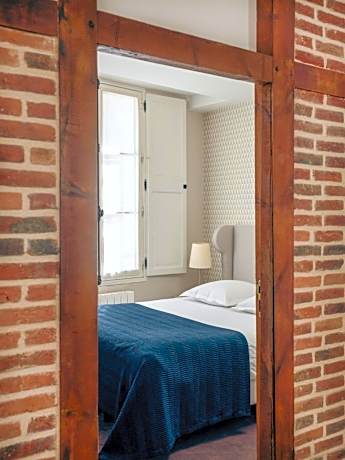 One-Bedroom Apartment - Heloise