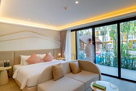 Grand Deluxe Pool Plus Room