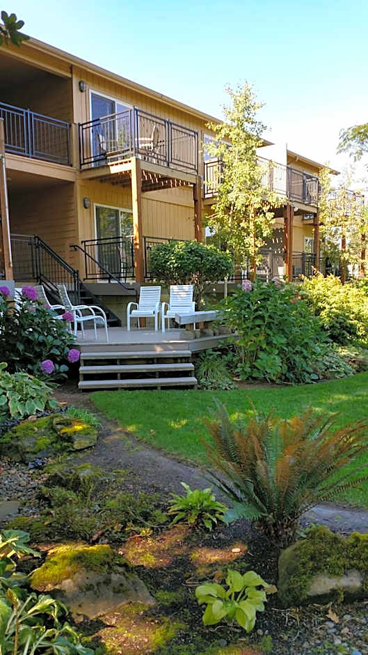 Lewis River Inn