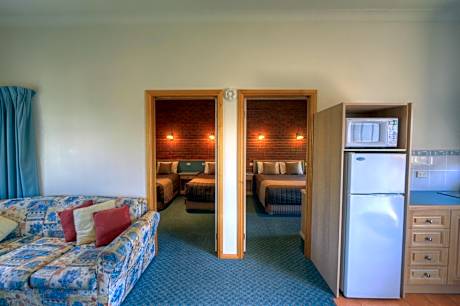 Deluxe Family Suite
