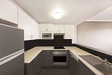 One-Bedroom Apartment with City View