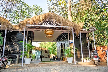 Kayaniv Resort