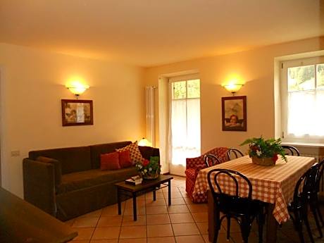 Three-Bedroom Apartment with Balcony