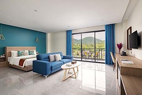 Deluxe Double Room with Pool and Mountain View