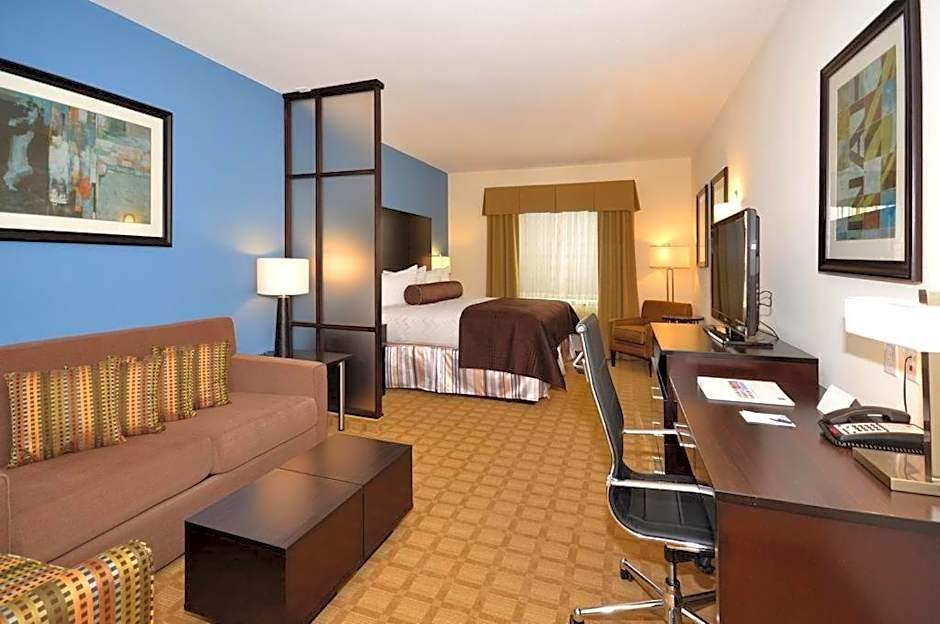 Photo 1 of 1 of 1 King Bed with Sofabed, Accessible, Bathtub