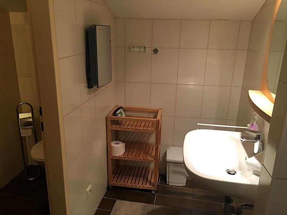 Jázmin panzió bőséges reggelivel közös konyhával a centrumban