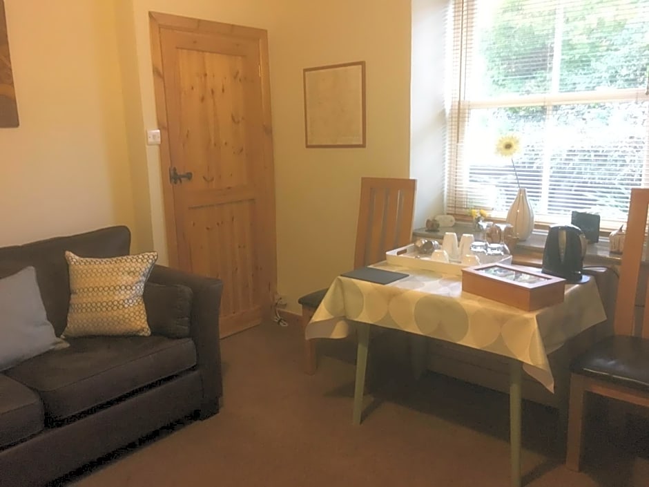 Garth Engan Private Self Contained B&B with Garden Area