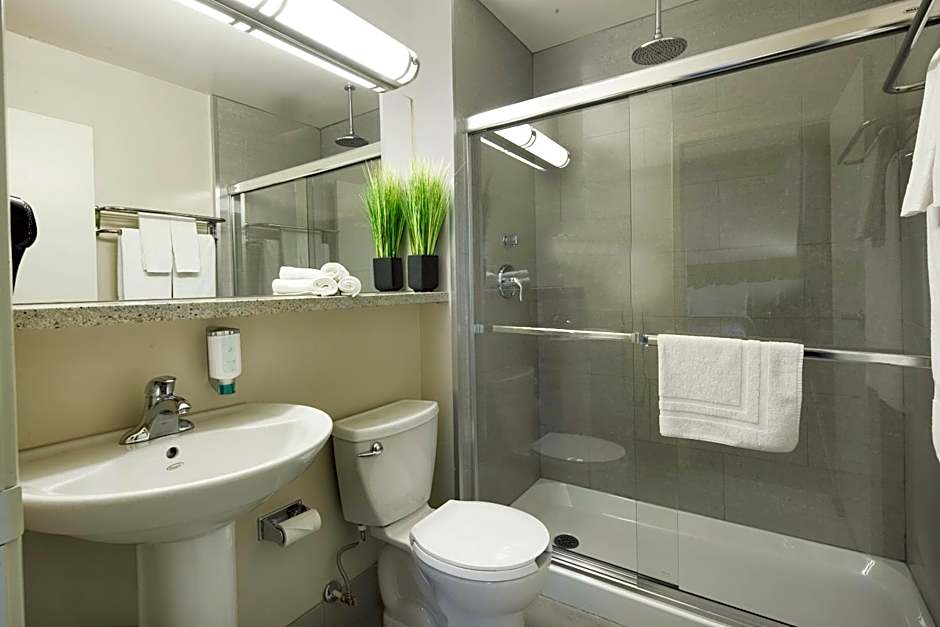 Canadas Best Value Inn - Toronto