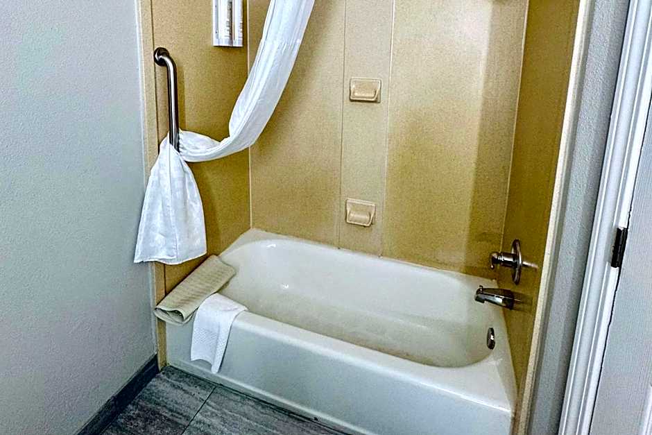 Clarion Pointe Albemarle