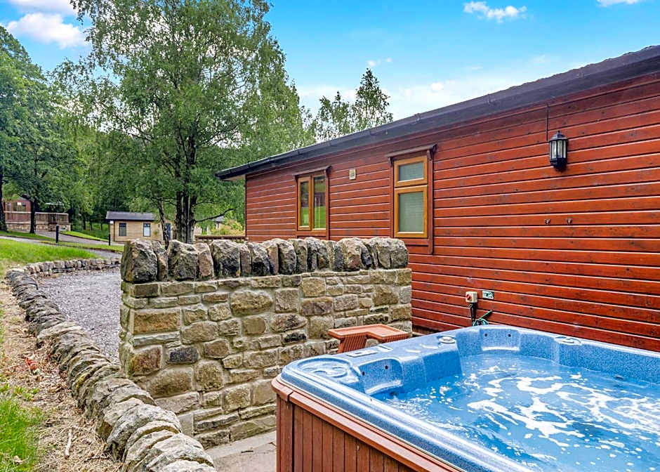 Charlesworth Lodges