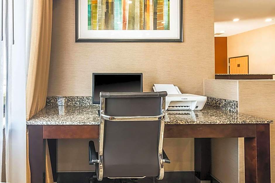 Quality Inn & Suites Salem near I-57