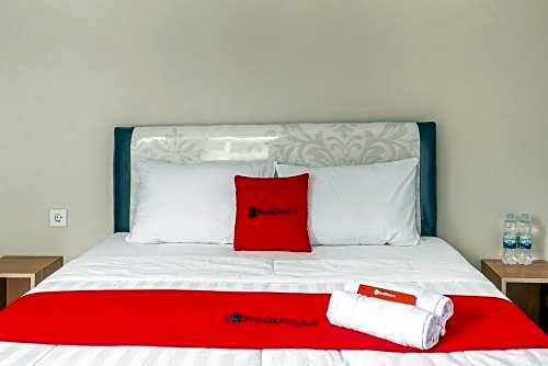 RedDoorz near Lippo Mall Puri