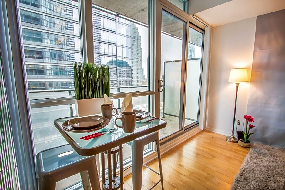MiCasa Suites - Stylish Condo in Maple Leaf Square