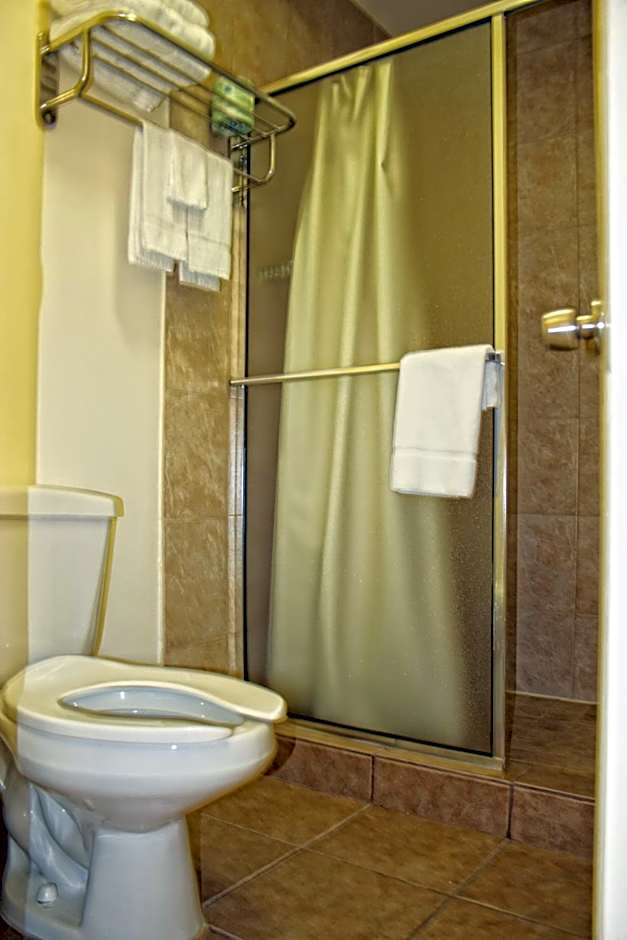 Whispering Palms Inn