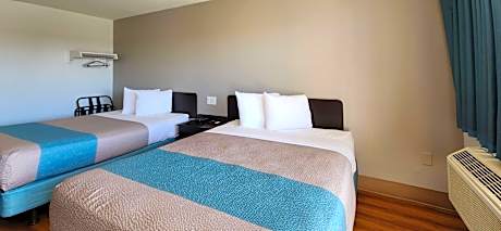 Queen Room with Two Queen Beds - Disability Access - Non-Smoking