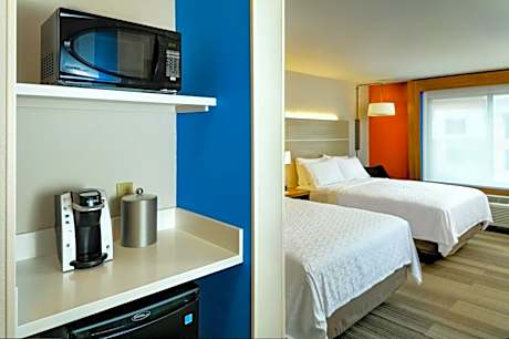 Room with Two Beds - Hearing Accessible - Non-Smoking