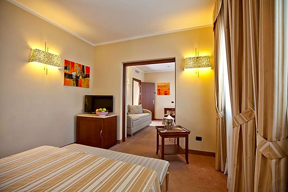 Hotel For You