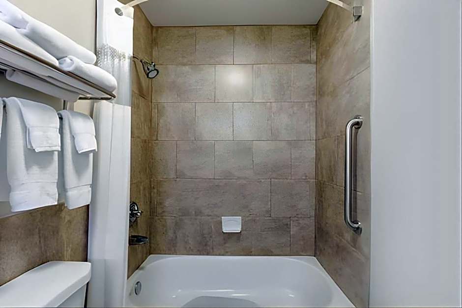 Iberia House & Suites