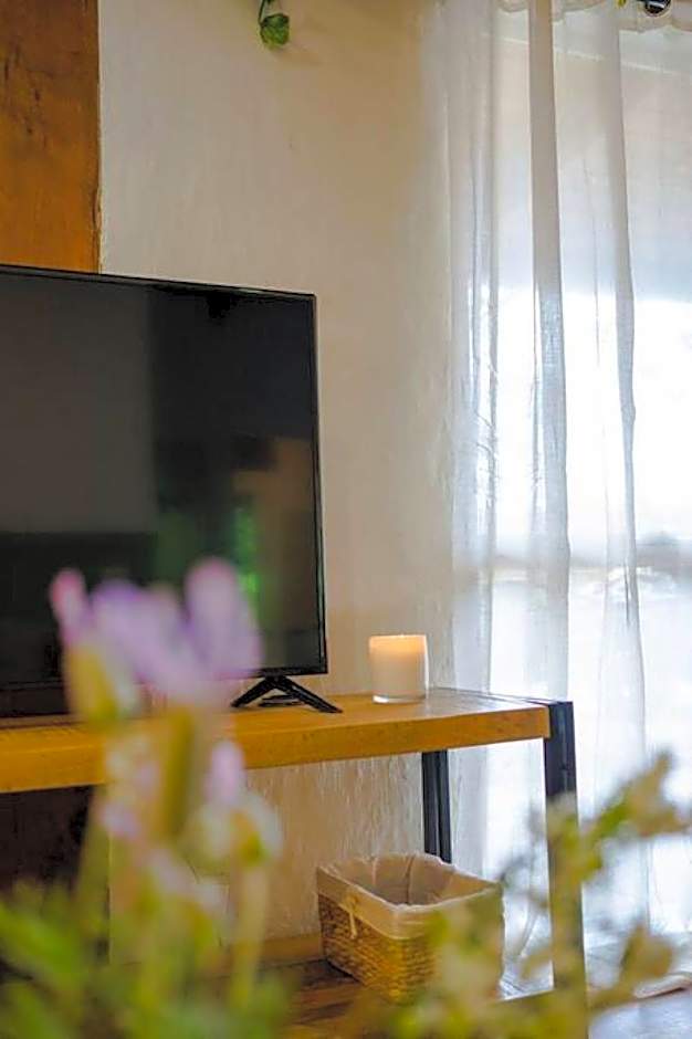 Healesville Mud Brick Hideaway