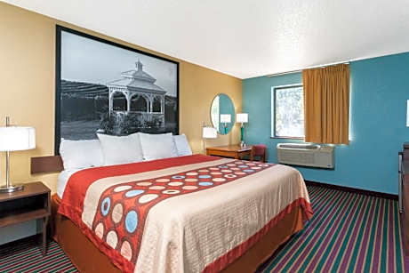 Queen Room with Bath Tub - Mobility/Hearing Accessible - Non-Smoking
