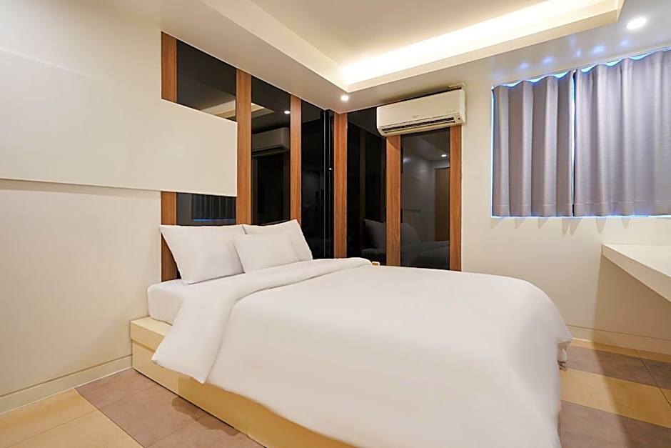 Show Hotel