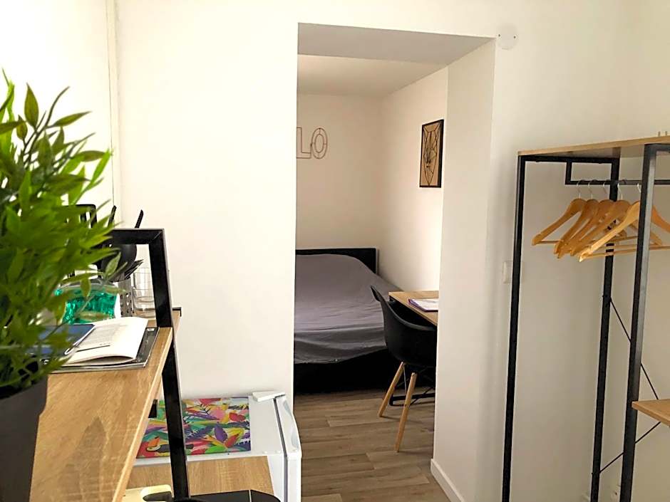 Capstay famars & Netflix